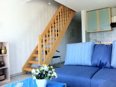 Sitzecke und Treppe nach oben